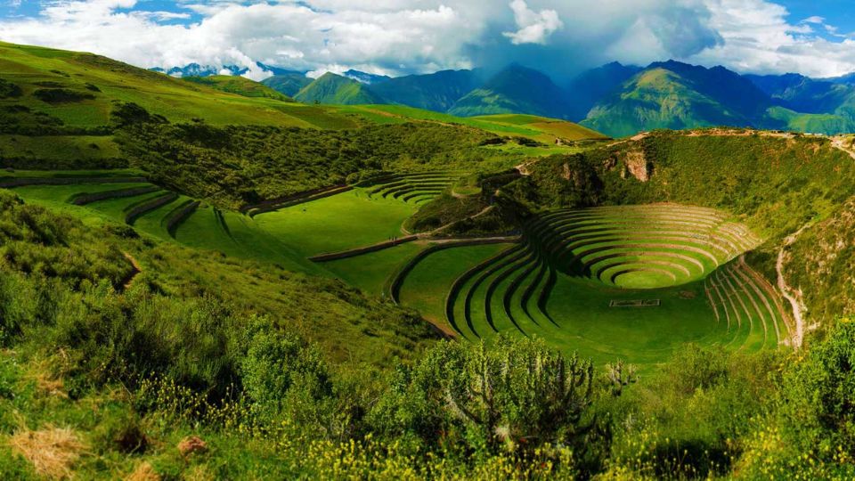 Tour a Maras y Moray – Descubre las terrazas circulares incas y las salineras en un solo día.