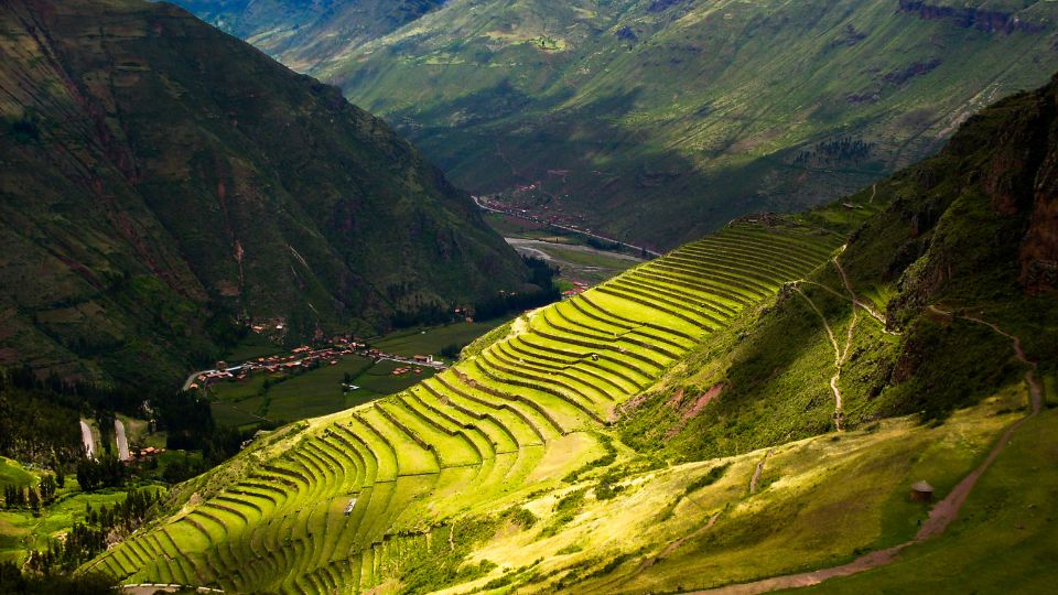 Tour a Maras y Moray – Descubre las terrazas circulares incas y las salineras en un solo día.