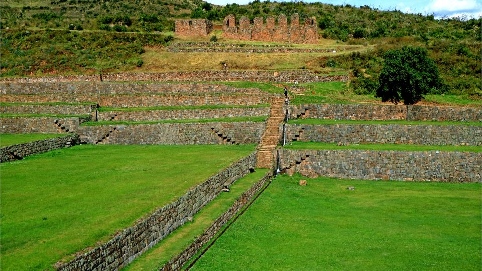 Valle Sur de Cusco con vistas a los Andes, sitios arqueológicos preincaicos, incas y coloniales.