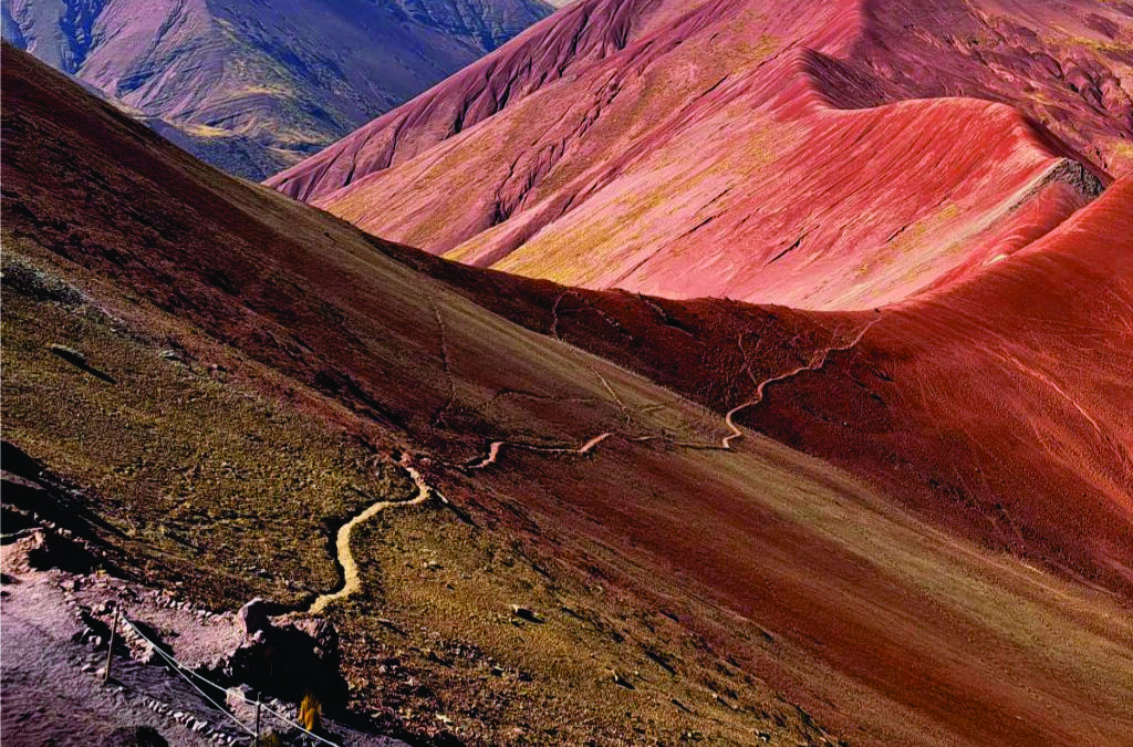 Cuatrimoto en Valle Rojo y Montaña Arcoíris