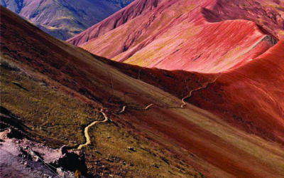 Cuatrimoto en Valle Rojo y Montaña Arcoíris